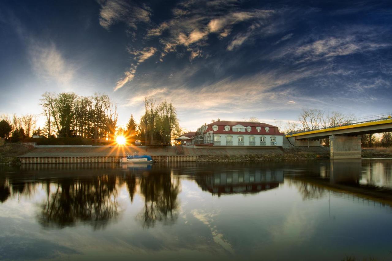 Dom Nad Rzeka Hotel Skwierzyna Bagian luar foto